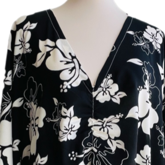 0112/ Black Hibiscus Flower pattern Kaftan - Picture 9 of 10